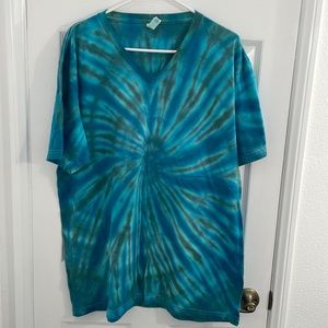 NWOT Handmade V-Neck Tie Dye Shirt Size XL
